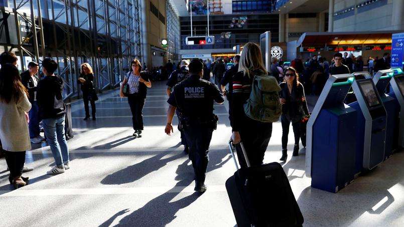 Διάταγμα Τραμπ για μετανάστες: Οι αεροπορικές εταιρείες δεν τους δέχονται στα αεροπλάνα